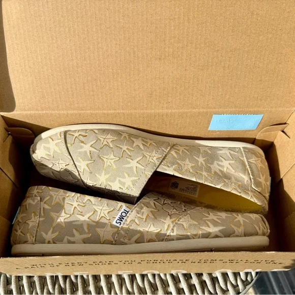 NWT *RARE* TOMS Beige and Pale Yellow Starfish Slip-On Alpargata Espadrilles - Picture 6 of 7
